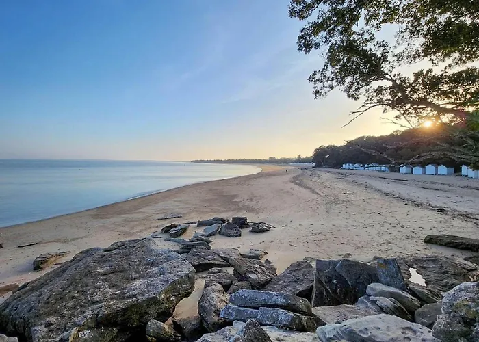 Nice Apartment In Noirmoutier-En-Lile With Wifi